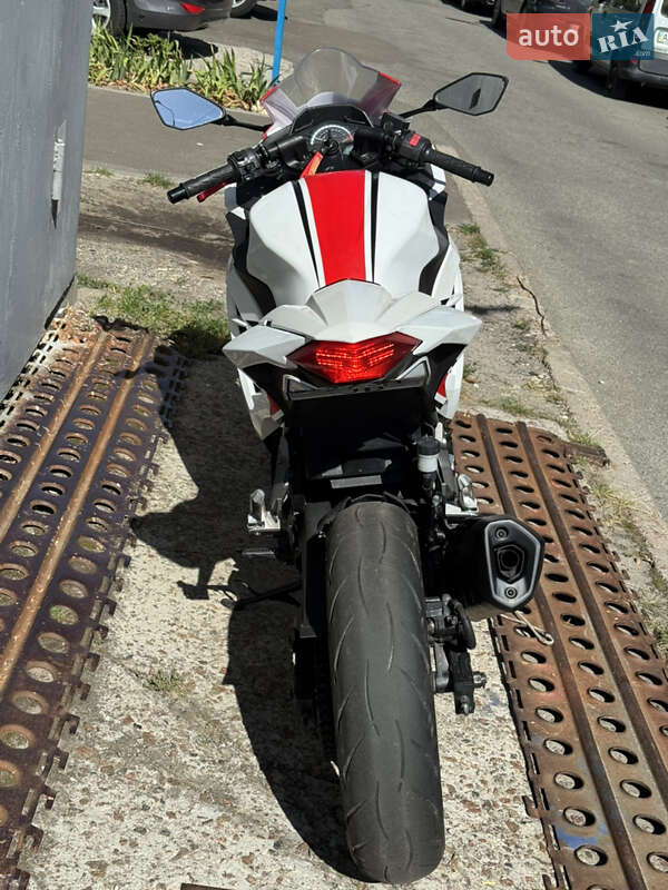Спортбайк Kawasaki Ninja 300 2016 в Киеве