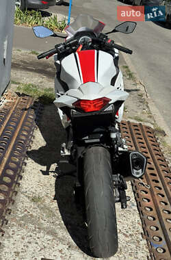 Спортбайк Kawasaki Ninja 300 2016 в 