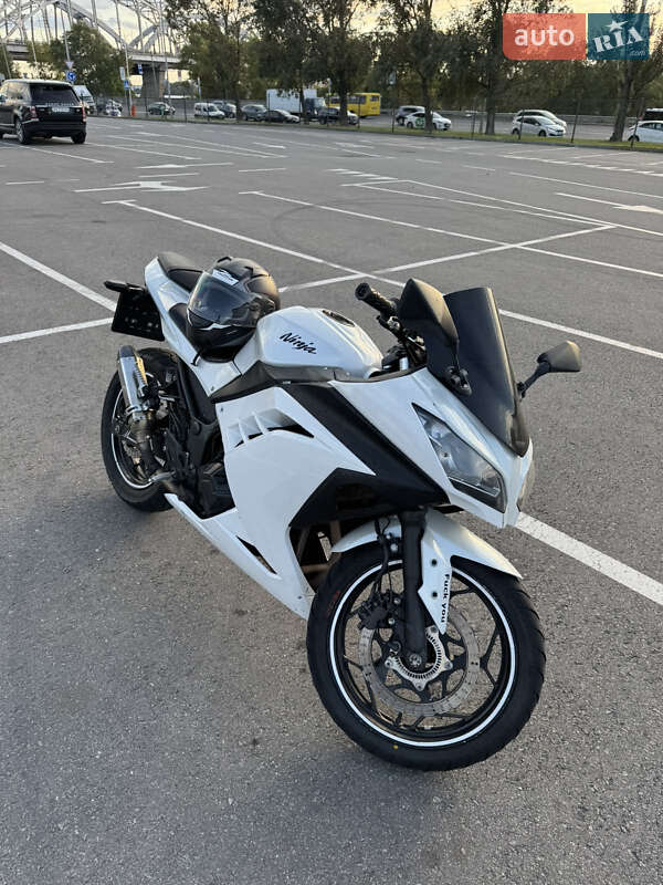 Спортбайк Kawasaki Ninja 300 2015 в Киеве