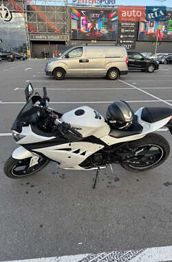 Спортбайк Kawasaki Ninja 300 2015 в Киеве