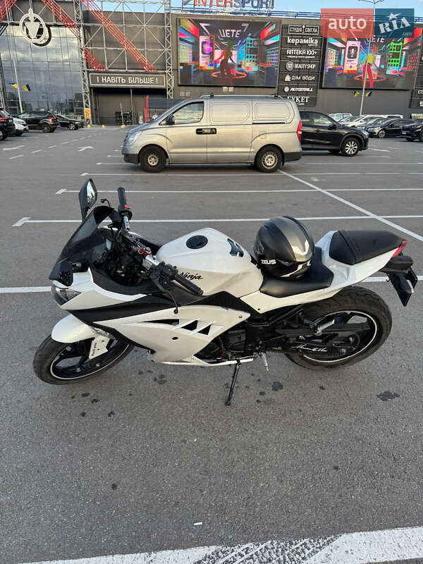 Спортбайк Kawasaki Ninja 300 2015 в Киеве