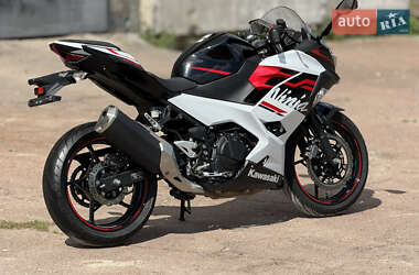 Мотоцикл Без обтекателей (Naked bike) Kawasaki Ninja 400 2020 в 