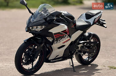 Мотоцикл Без обтекателей (Naked bike) Kawasaki Ninja 400 2020 в 