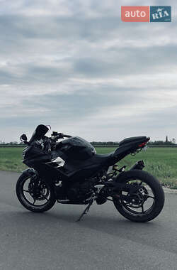 Спортбайк Kawasaki Ninja 400 2018 в 