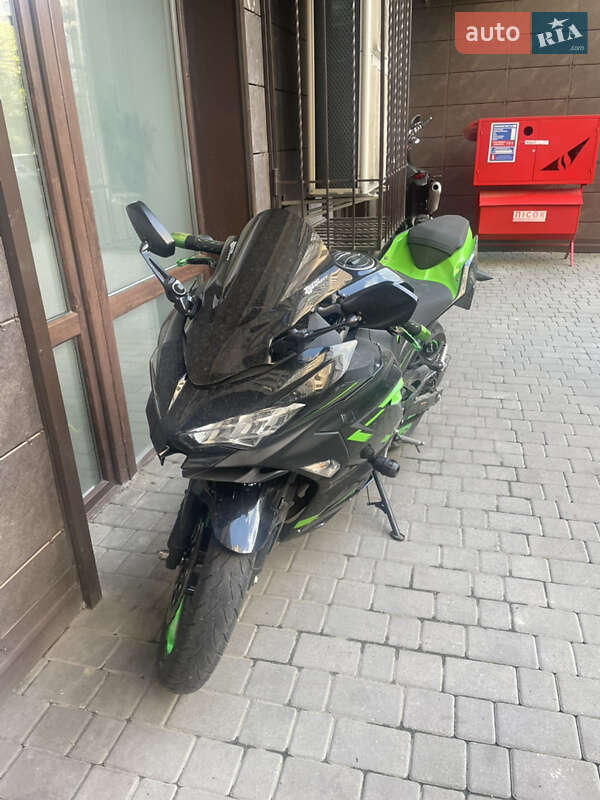 Спортбайк Kawasaki Ninja 400 2019 в 