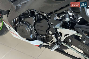 Спортбайк Kawasaki Ninja 400 2022 в 