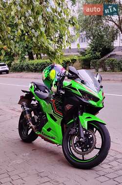 Спортбайк Kawasaki Ninja 400 2022 в 