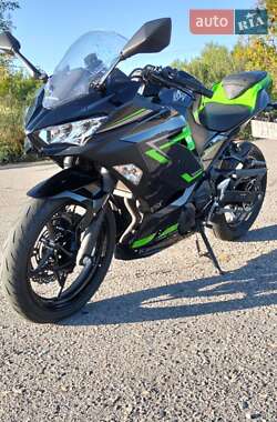 Спортбайк Kawasaki Ninja 400 2019 в 