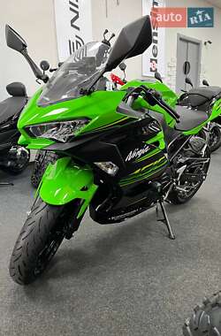 Спортбайк Kawasaki Ninja 400 2018 в 