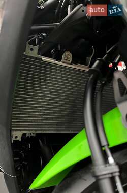 Спортбайк Kawasaki Ninja 400 2018 в 