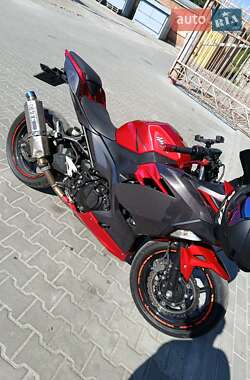 Спортбайк Kawasaki Ninja 400 2018 в 