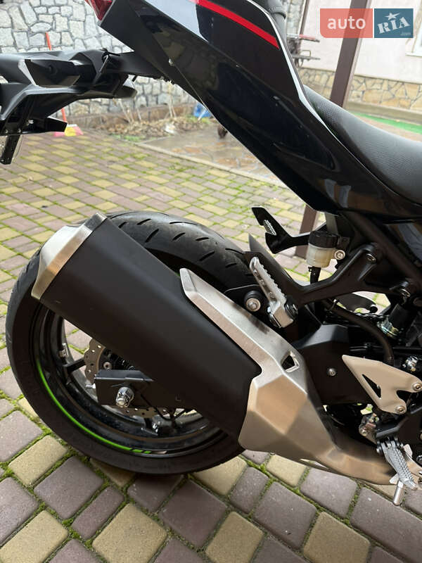 Мотоцикл Без обтекателей (Naked bike) Kawasaki Ninja 400 2022 в Запорожье фото 7 Мотоцикл Без обтекателей (Naked bike) Kawasaki Ninja 400 2022 в Запорожье