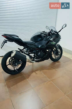 Спортбайк Kawasaki Ninja 500 2024 в 