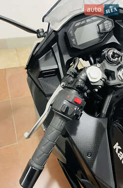 Спортбайк Kawasaki Ninja 500 2024 в 