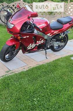 Спортбайк Kawasaki Ninja 600 ZX-6R 1999 в 