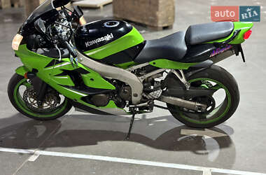Спортбайк Kawasaki Ninja 600 ZX-6R 2000 в 