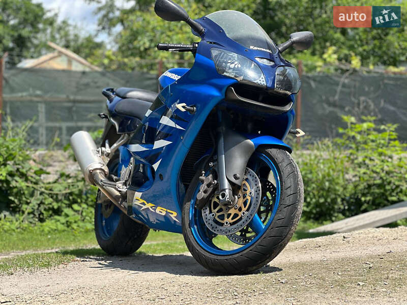 Спортбайк Kawasaki Ninja 600 ZX-6R 2001 в 