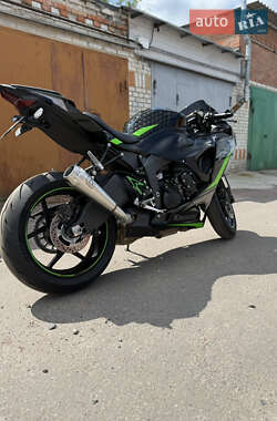 Спортбайк Kawasaki Ninja 636 ZX-6R 2025 в 