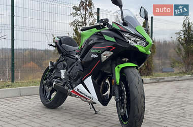 Мотоцикл Спорт-туризм Kawasaki Ninja 650 2022 в 
