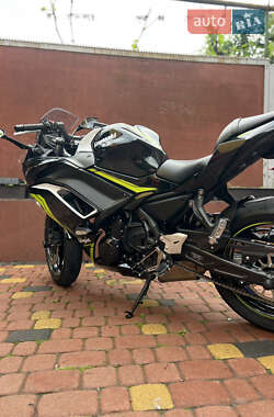 Мотоцикл Спорт-туризм Kawasaki Ninja 650 2021 в 