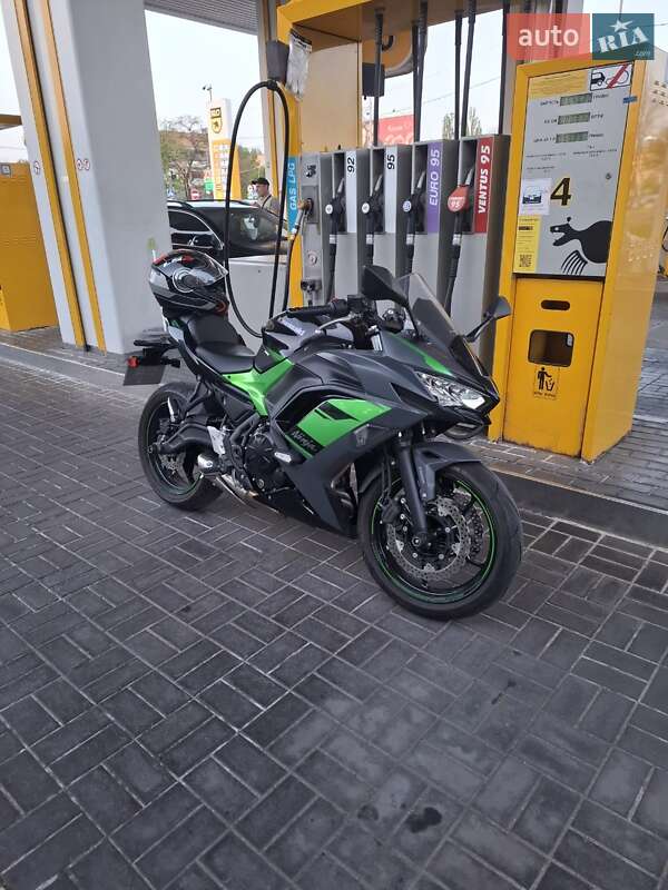 Мотоцикл Спорт-туризм Kawasaki Ninja 650R 2024 в 