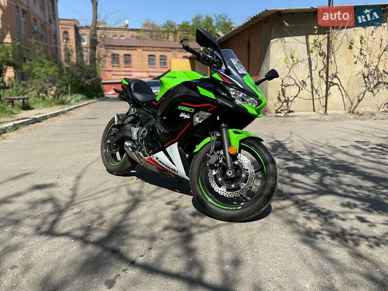 Спортбайк Kawasaki Ninja 650R 2022 в 
