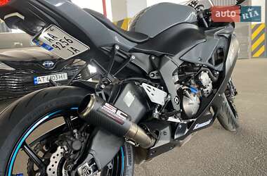 Спортбайк Kawasaki Ninja ZX-6R 2022 в 