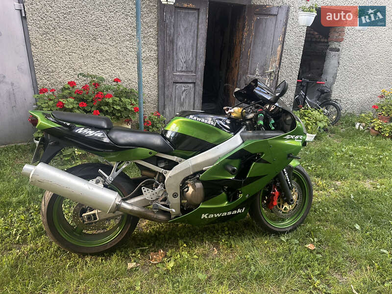 Спортбайк Kawasaki Ninja ZX-6R 2001 в Ужгороді фото 2 Спортбайк Kawasaki Ninja ZX-6R 2001 в Ужгороді