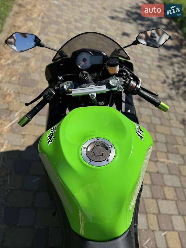 Спортбайк Kawasaki Ninja 2012 в Киеве фото 4 Спортбайк Kawasaki Ninja 2012 в Киеве