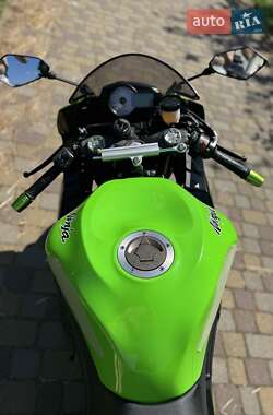 Спортбайк Kawasaki Ninja 2012 в 