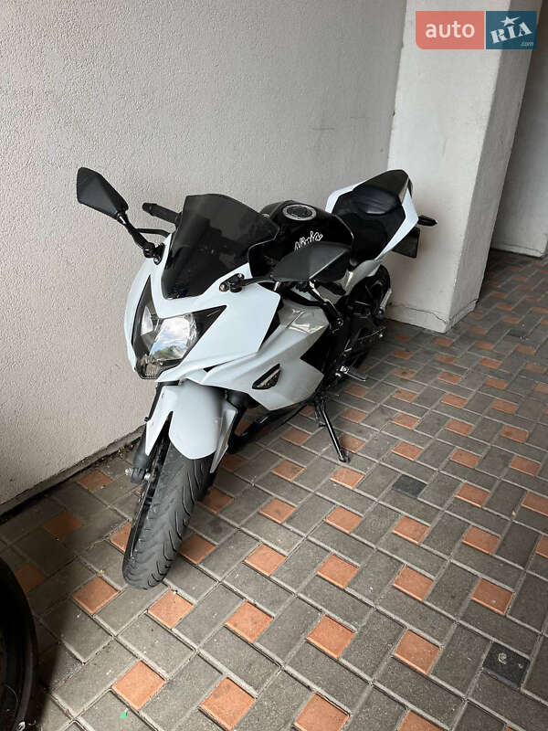 Спортивные снегоходы Kawasaki Ninja 2015 в 