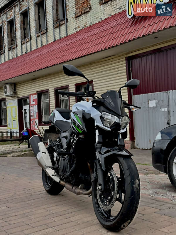 Мотоцикл Без обтекателей (Naked bike) Kawasaki Z 400 2019 в Гайвороне