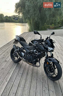 Мотоцикл Без обтекателей (Naked bike) Kawasaki Z 400 2020 в 