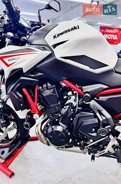 Спортбайк Kawasaki Z 650 2022 в 