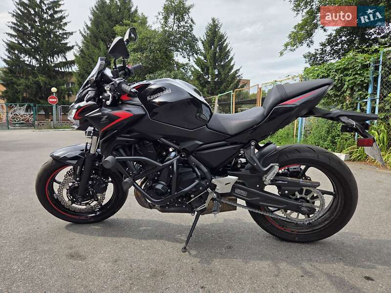 Мотоцикл Без обтекателей (Naked bike) Kawasaki Z 650 2023 в 
