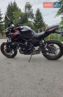 Мотоцикл Без обтекателей (Naked bike) Kawasaki Z 650 2023 в 