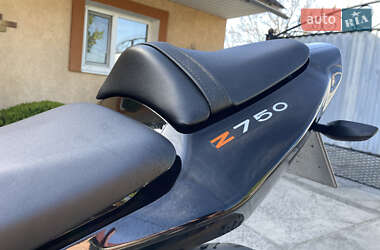 Мотоцикл Без обтекателей (Naked bike) Kawasaki Z 750 2005 в 