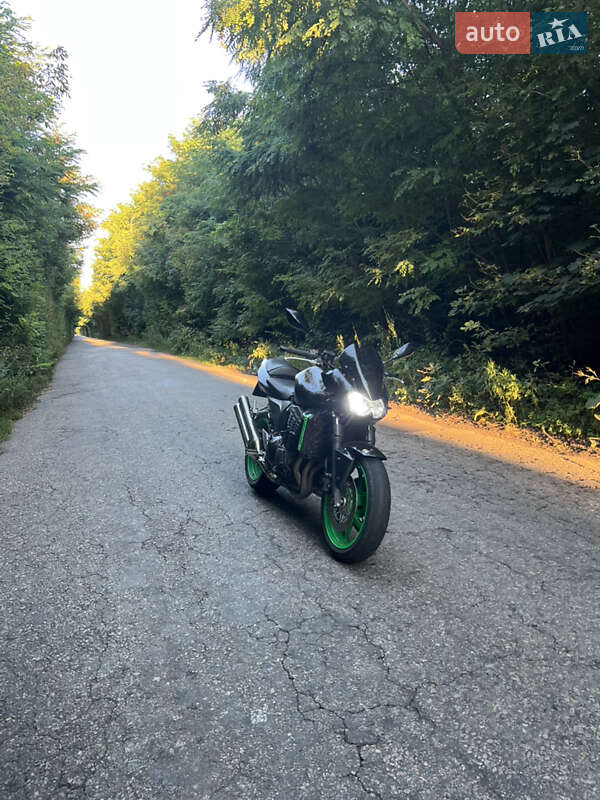 Мотоцикл Без обтекателей (Naked bike) Kawasaki Z 750 2004 в Носовке
