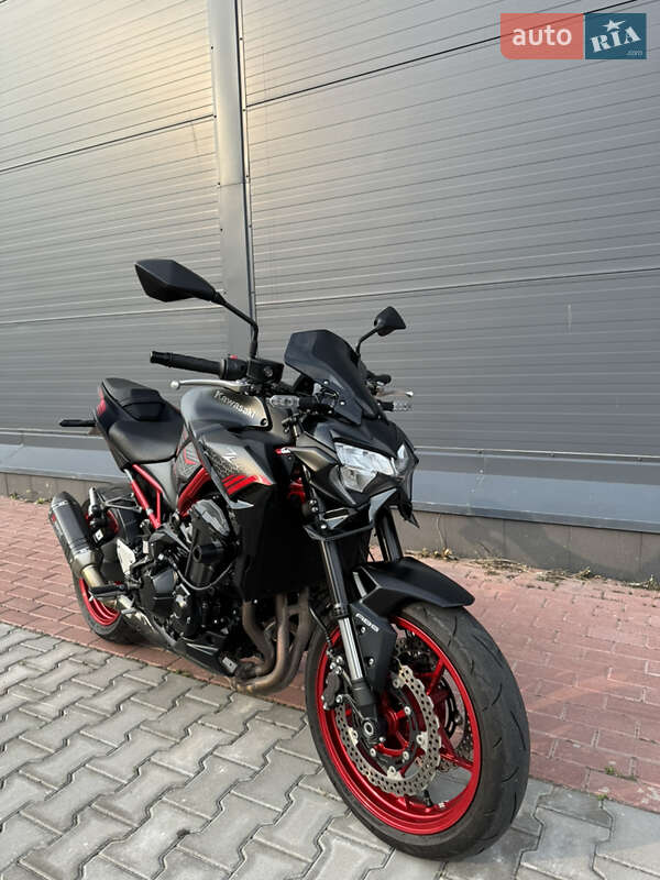 Мотоцикл Без обтекателей (Naked bike) Kawasaki Z900 2021 в Киеве