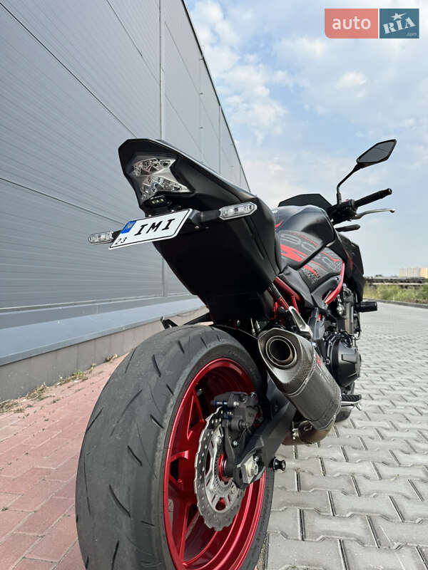 Мотоцикл Без обтекателей (Naked bike) Kawasaki Z900 2021 в Киеве