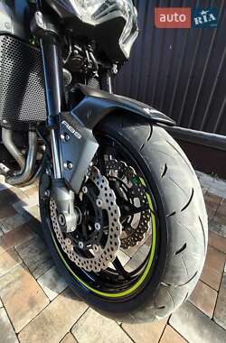 Мотоцикл Без обтікачів (Naked bike) Kawasaki Z900 2021 в  фото 7 Мотоцикл Без обтікачів (Naked bike) Kawasaki Z900 2021 в