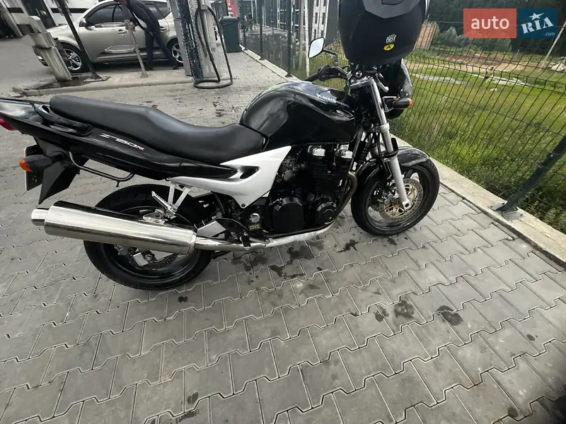 Kawasaki ZR 2003