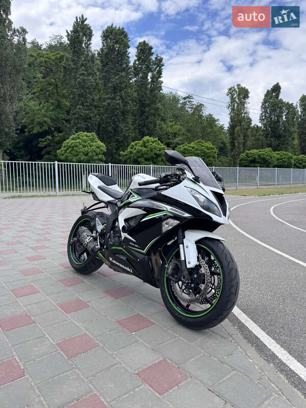 Спортбайк Kawasaki ZX 6R 2013 в 