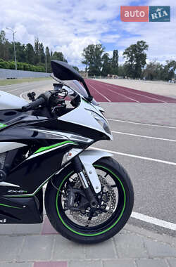 Спортбайк Kawasaki ZX 6R 2013 в 