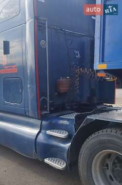 Тягач Kenworth T2000 2003 в 