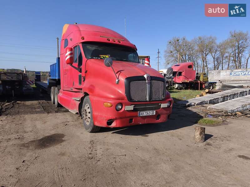 Тягач Kenworth T2000 2003 в 