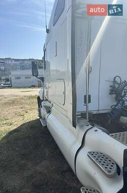 Тягач Kenworth T2000 2003 в 
