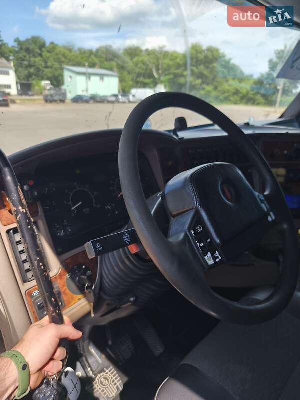 Тягач Kenworth T2000 2002 в Калиновке