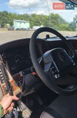 Тягач Kenworth T2000 2002 в 