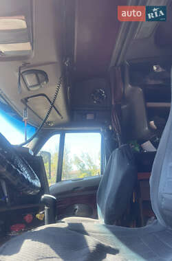 Тягач Kenworth T2000 2001 в 